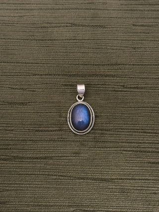 oval shaped labradorite pendant - Chula Co.