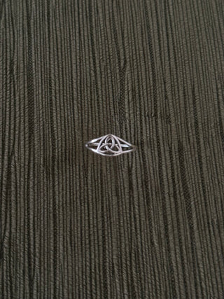 minimal celtic design ring