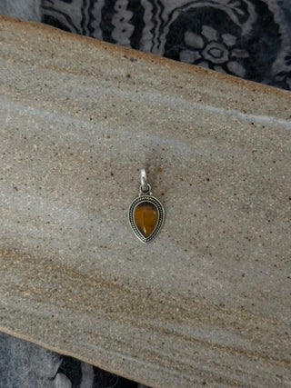 tiger's eye watcher pendant