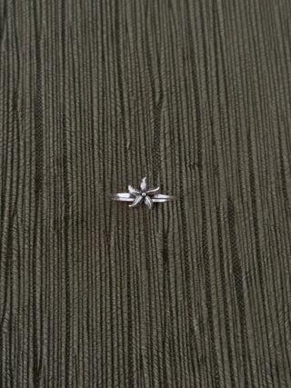 minimal elegant flower ring