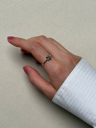 minimal elegant flower ring