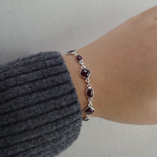 dainty garnet bracelet